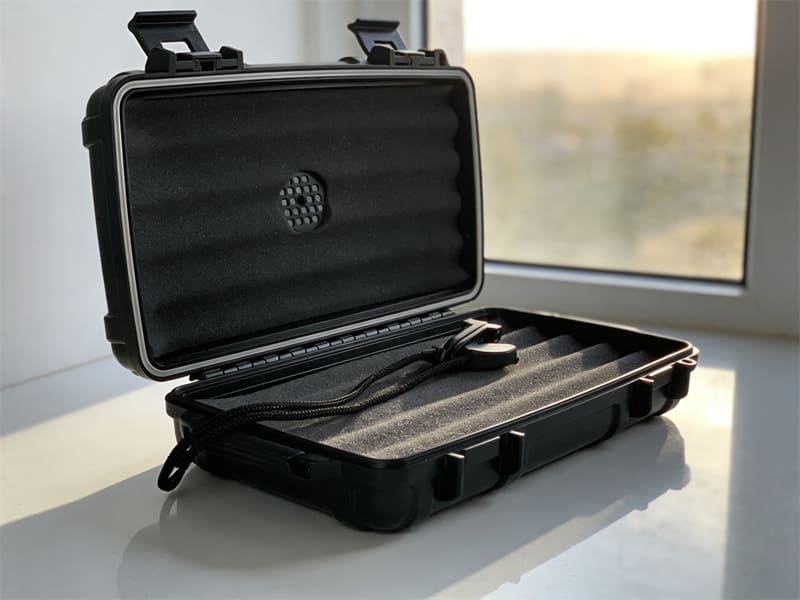 Herf a Dor Travel Humidor Review 3 Herf a Dor Travel Humidor